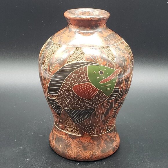Nicaraguan Carved & Etched Fish Terracotta Folk Art Vase - Picture 9 of 9